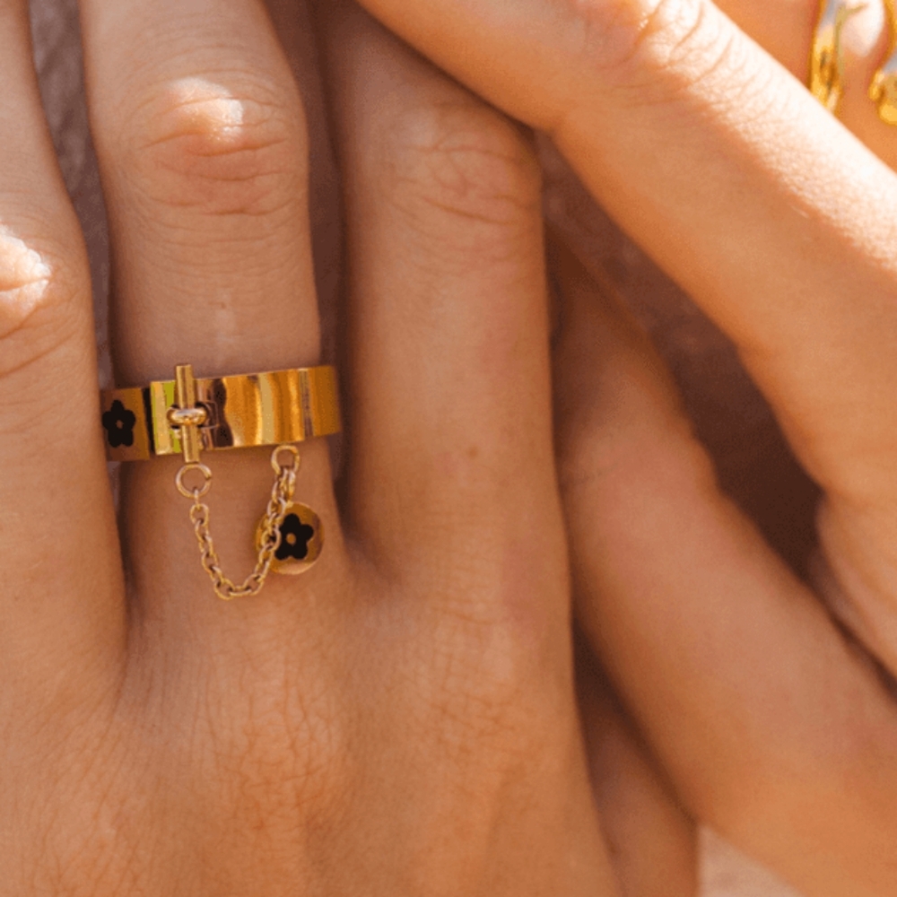 Floral Charm Ring - Picture 5 of 7